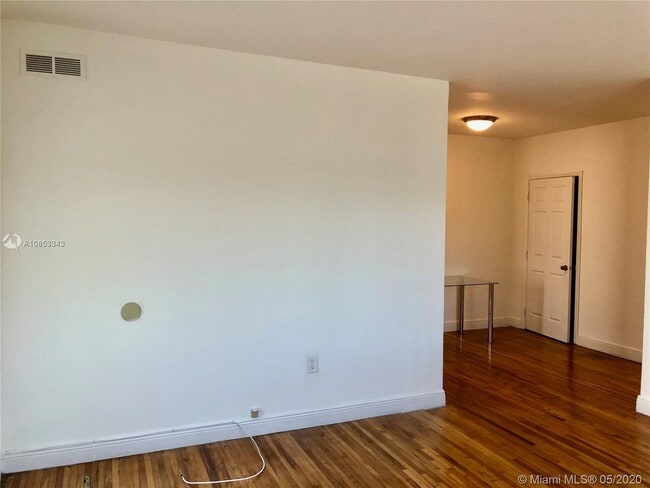 Building Photo - 320 85th St
