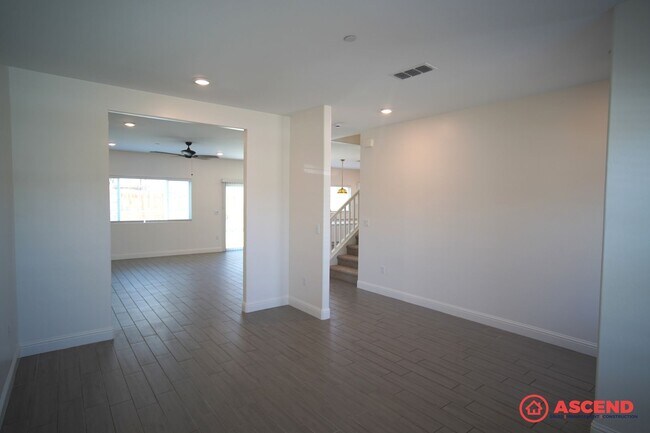 Foto del edificio - 4 Bedroom House in Gossamer Grove!