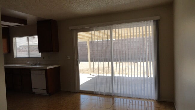 Building Photo - 4417 Newhaven Dr