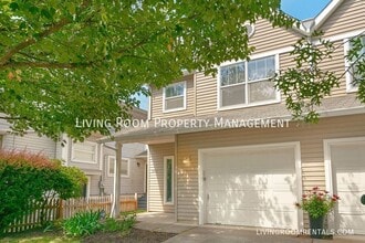 Building Photo - 3715 NE Grand Ave