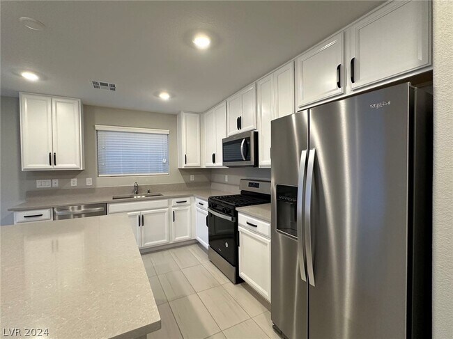 Building Photo - 5411 Barcelona St