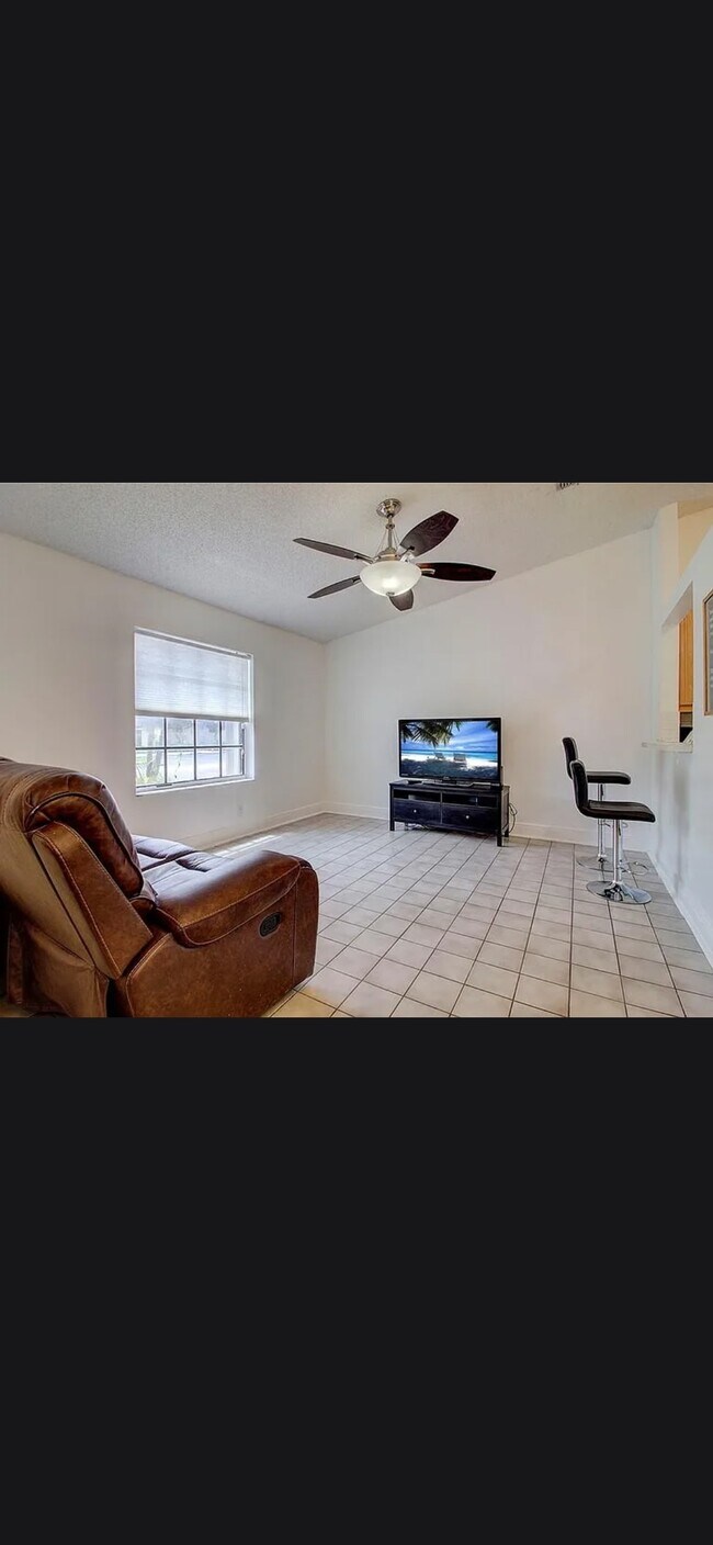 Foto del edificio - 3652 NW 83rd Ln