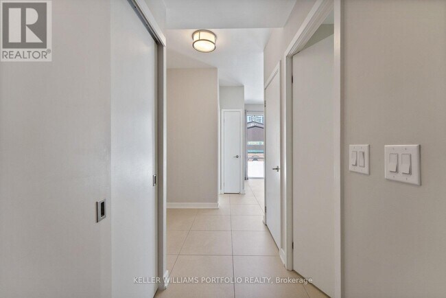 Building Photo - 3 Market St.