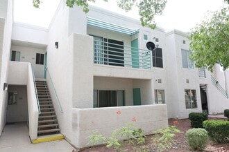 Building Photo - 7100 W Pirates Cove Rd