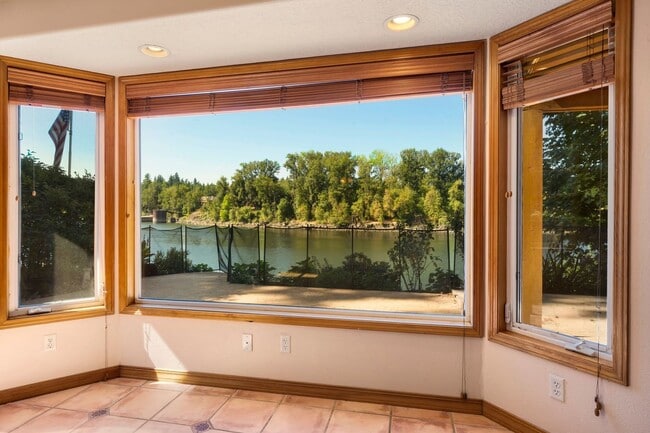 Foto del edificio - 14239 SE Fairoaks Ln