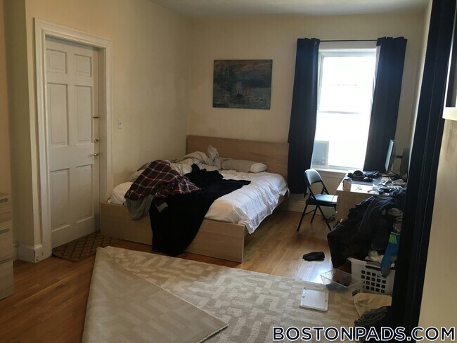 Building Photo - 191 Winthrop Rd