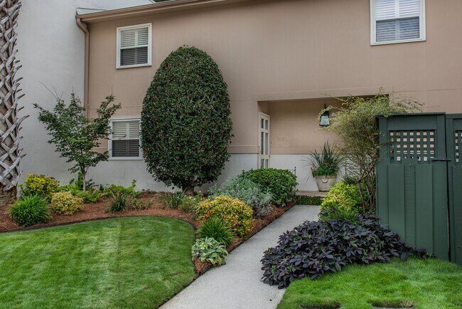 Foto del edificio - Immaculate Snee Farm Townhome for Rent!