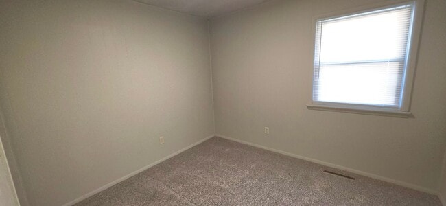 Building Photo - 2545 S Ingram Mill Rd