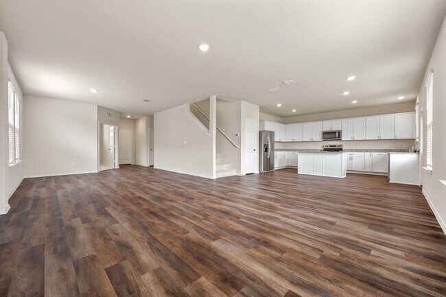 Foto del edificio - 4 Weeks Free!!! Like-New 4-Bedroom Home in Elley Lane with Game Room & Office