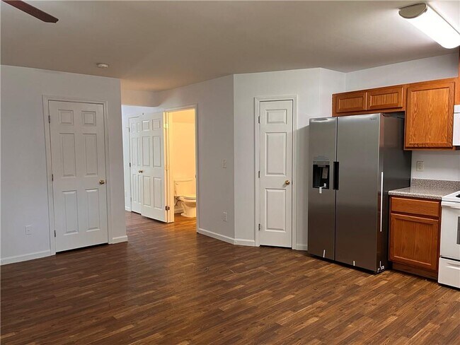 Building Photo - 315 Village Chase
