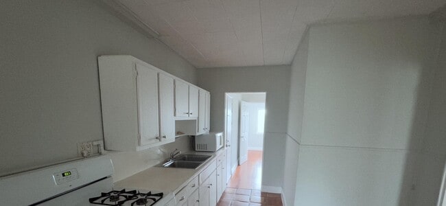 Foto del edificio - 736 Omar Rd