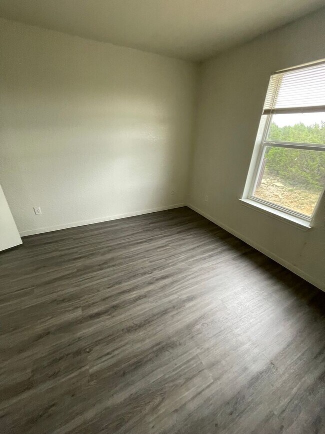 Foto del edificio - 4206 Primrose Dr