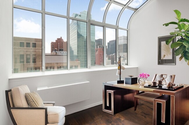 Foto del edificio - 310 E 46th St