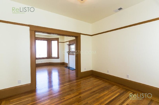 Building Photo - 1121 Clay St