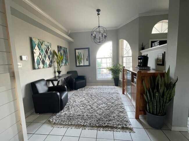 Foto del edificio - 14138 Bounty Ave