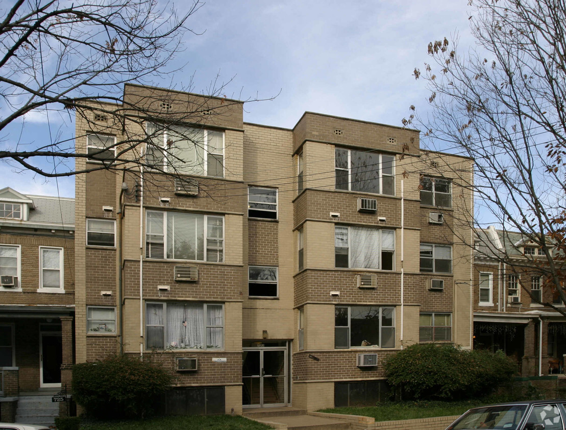 Foto del edificio - 723 Longfellow St NW