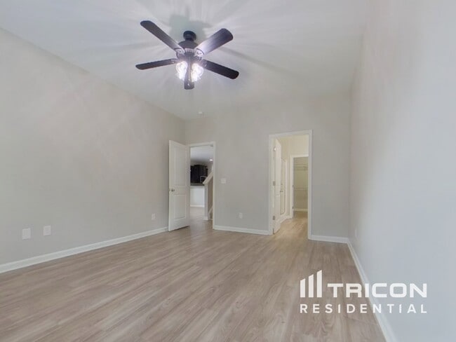 Building Photo - 14 Glenwood Springs Ct