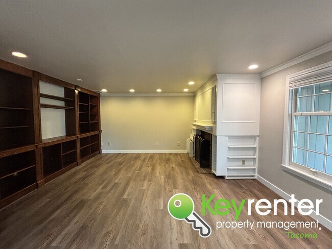 Foto del edificio - Stylishly Updated Lakewood Home in Seclude...