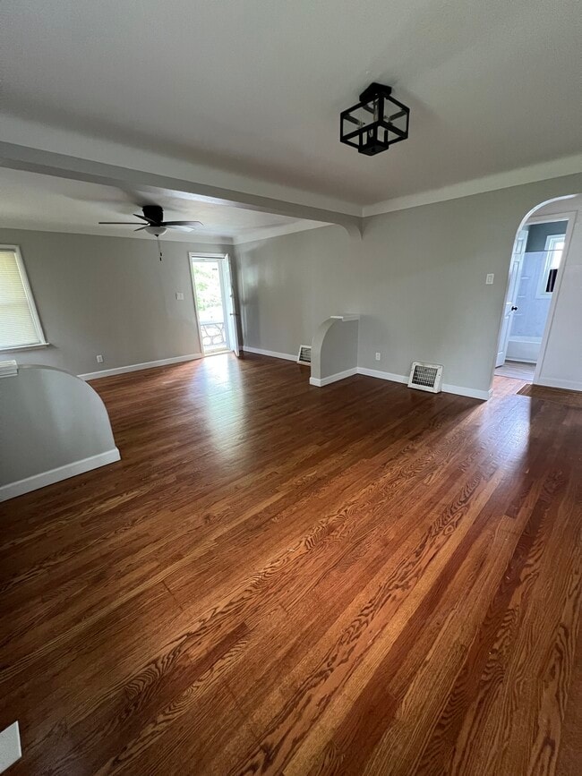 livingroom/dining - 6435 Myron Ave