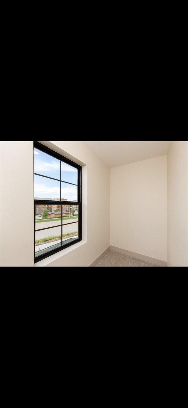Foto del edificio - 6460 Galleria Dr
