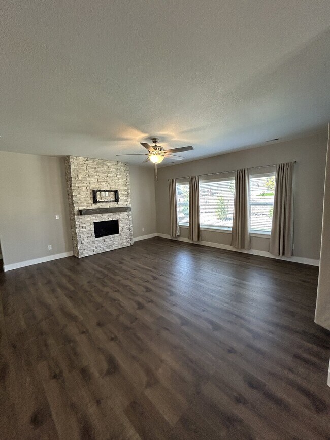 Building Photo - 4-Bedroom Home with Fireplace at 6192 Harm...