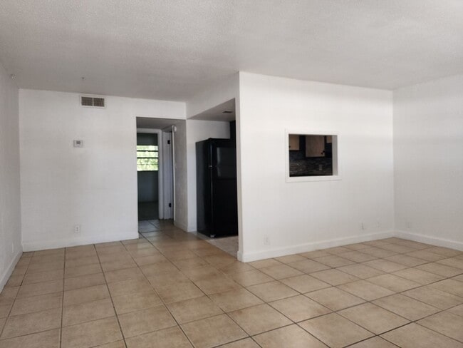 Foto del edificio - 1 Bedroom / 1 Bathroom Apartment Home  ** SPECIAL **