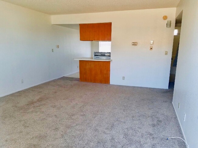 Building Photo - 2 BEDROOM 1 BATH - UPSTAIRS UNIT