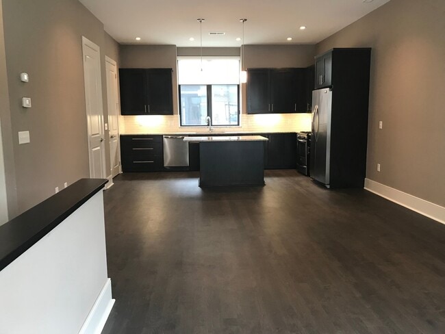 Building Photo - Beautiful Condo in the Short North!