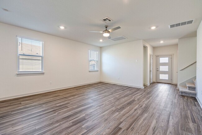 Building Photo - Stunning 4 bedrooms, 3 bathrooms home in Parker Station!!!