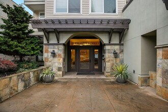 Building Photo - 18 Dravus St
