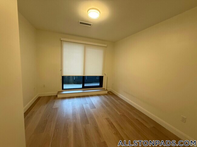 Foto del edificio - 1079 Commonwealth Ave