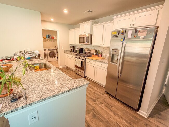 Foto del edificio - 203 Boneset Dr