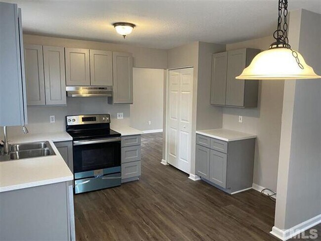 Building Photo - 107 Gladstone Dr