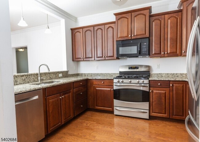 Foto del edificio - 7113 Polk Dr