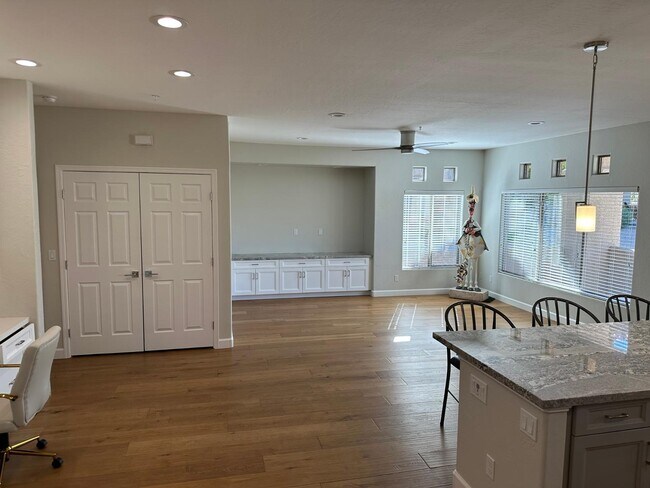 Foto del edificio - 8880 E Paraiso Dr