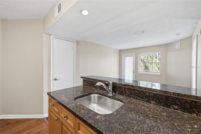 Foto del edificio - 11901 4th St N