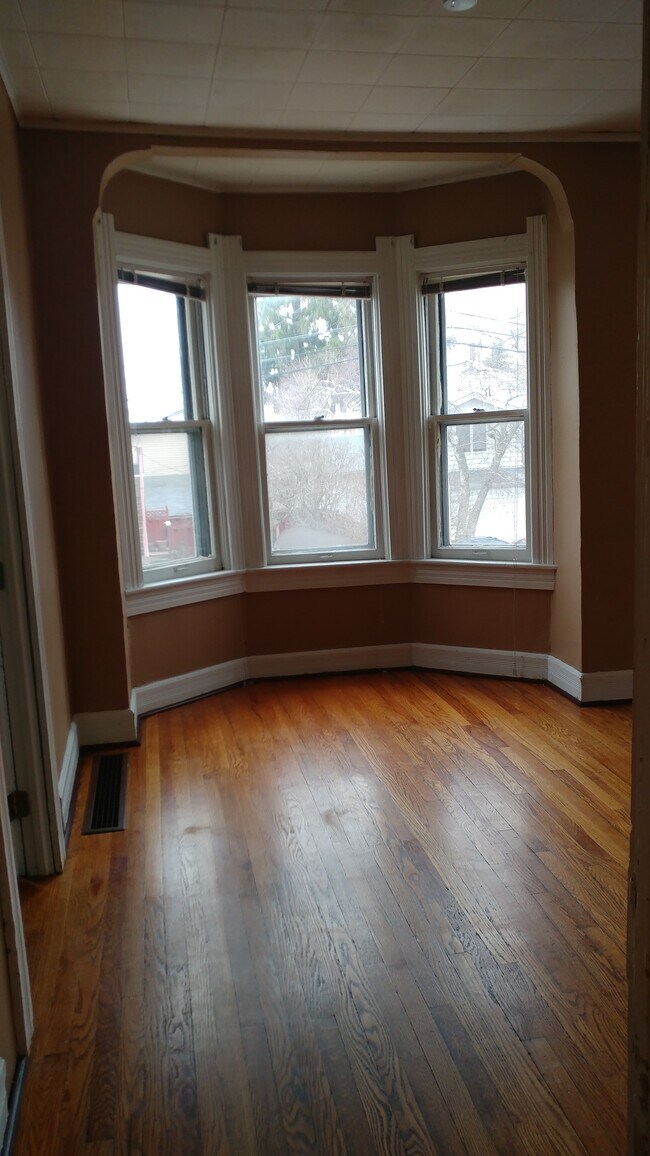 bay window - 228 E Jackson St