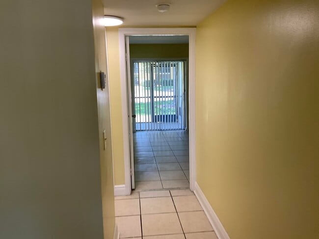 Foto del edificio - 310 Meadows Cir