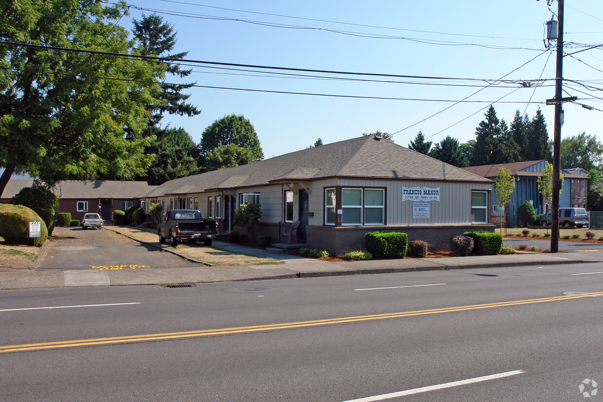 Building Photo - Francis Manor