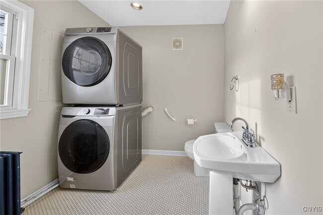 Foto del edificio - 2340 Court St