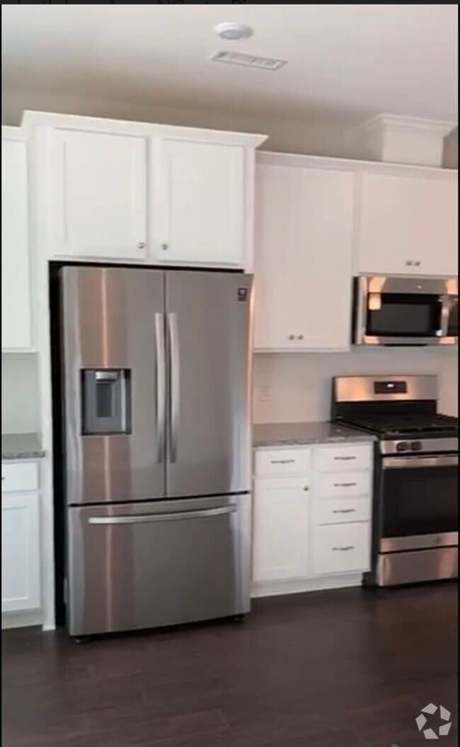 Building Photo - 2805 Macbeth Ln