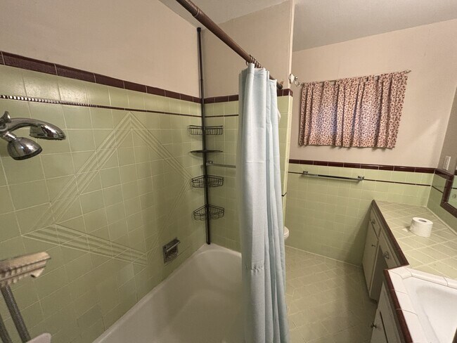Foto del edificio - 2416 N Riverlawn Dr
