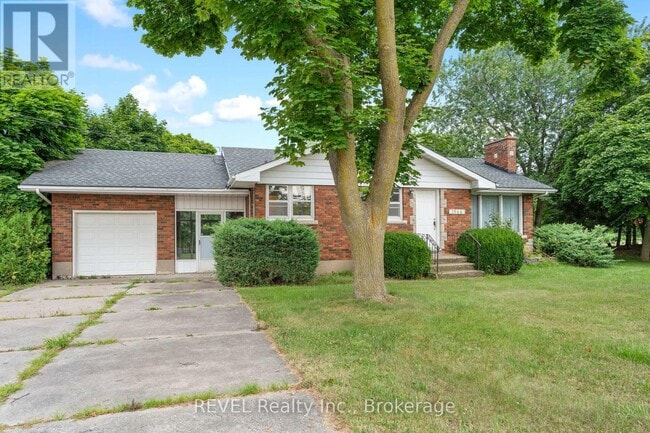 Photo du bâtiment - 1544 Four Mile Creek Rd