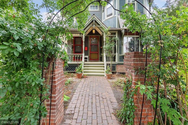 Building Photo - 2534 Stevens Ave