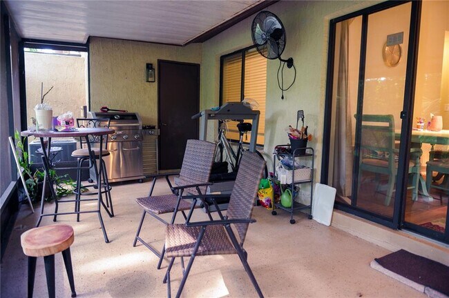 Foto del edificio - 466 Club Dr