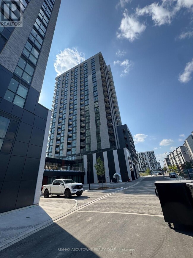 Building Photo - 3079 Trafalgar Rd