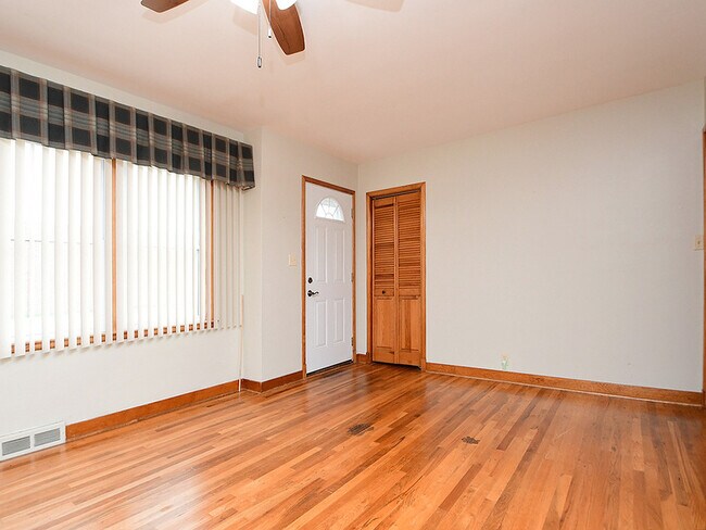 Foto del edificio - 405 E 5th St