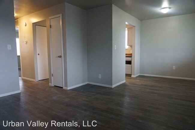 Building Photo - 8281 Ivy Dr