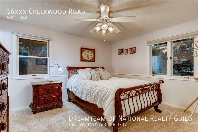 Foto del edificio - 16xxx Creekwood Rd