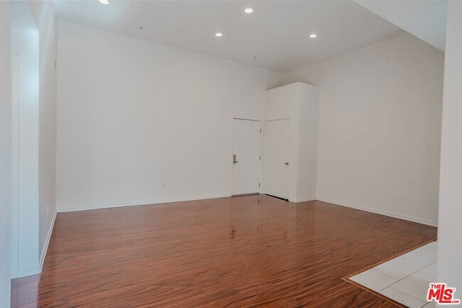 Building Photo - 12132 Hart St